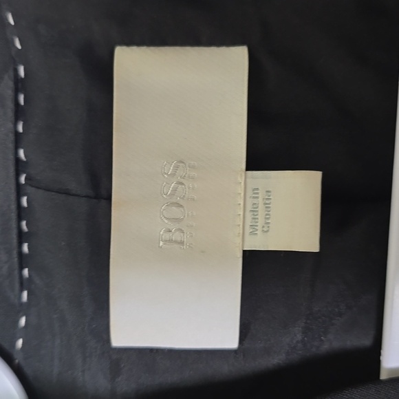 Hugo boss 2 buttom closure office formal virgen wool blend blazer. - Picture 4 of 8